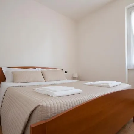Ferienwohnung Mit Pool Am Comer See Apartman *